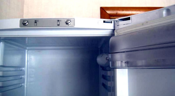 Перевесить двери холодильника в Чехове | Вызов мастера по холодильникам на дом